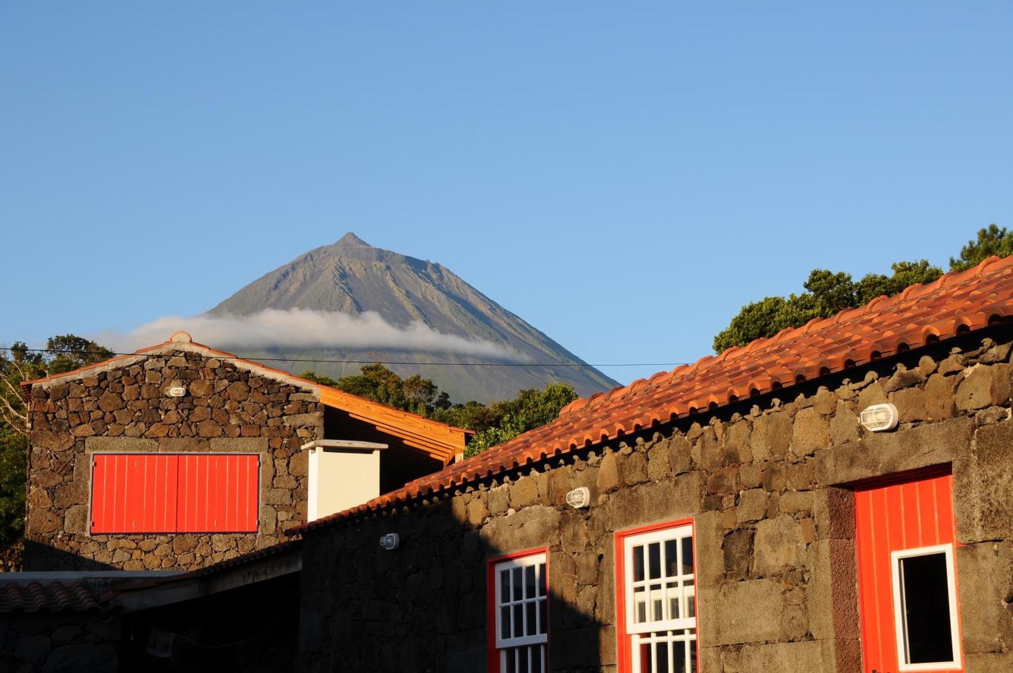 Casas Das Portas Do Mar E Das Portas Do Sol São Roque do Pico Esterno foto