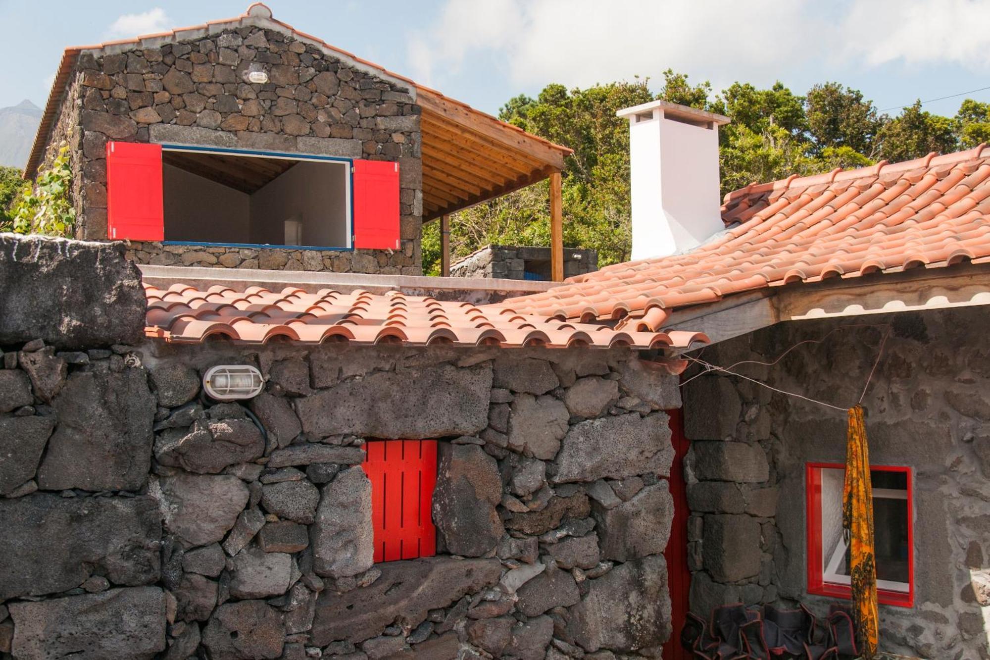 Casas Das Portas Do Mar E Das Portas Do Sol São Roque do Pico Esterno foto